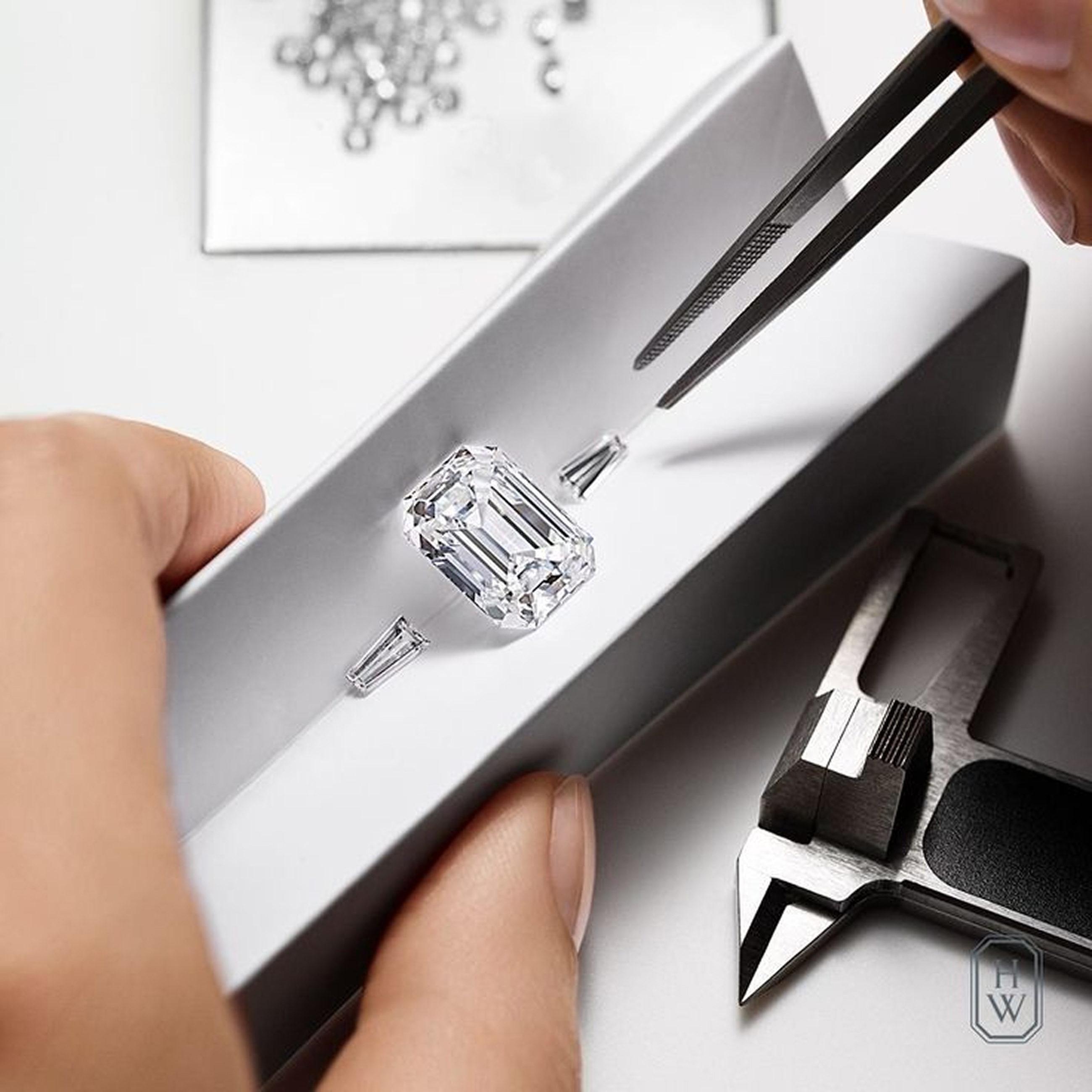 Inscripción láser en el filete del diamante como identificador único