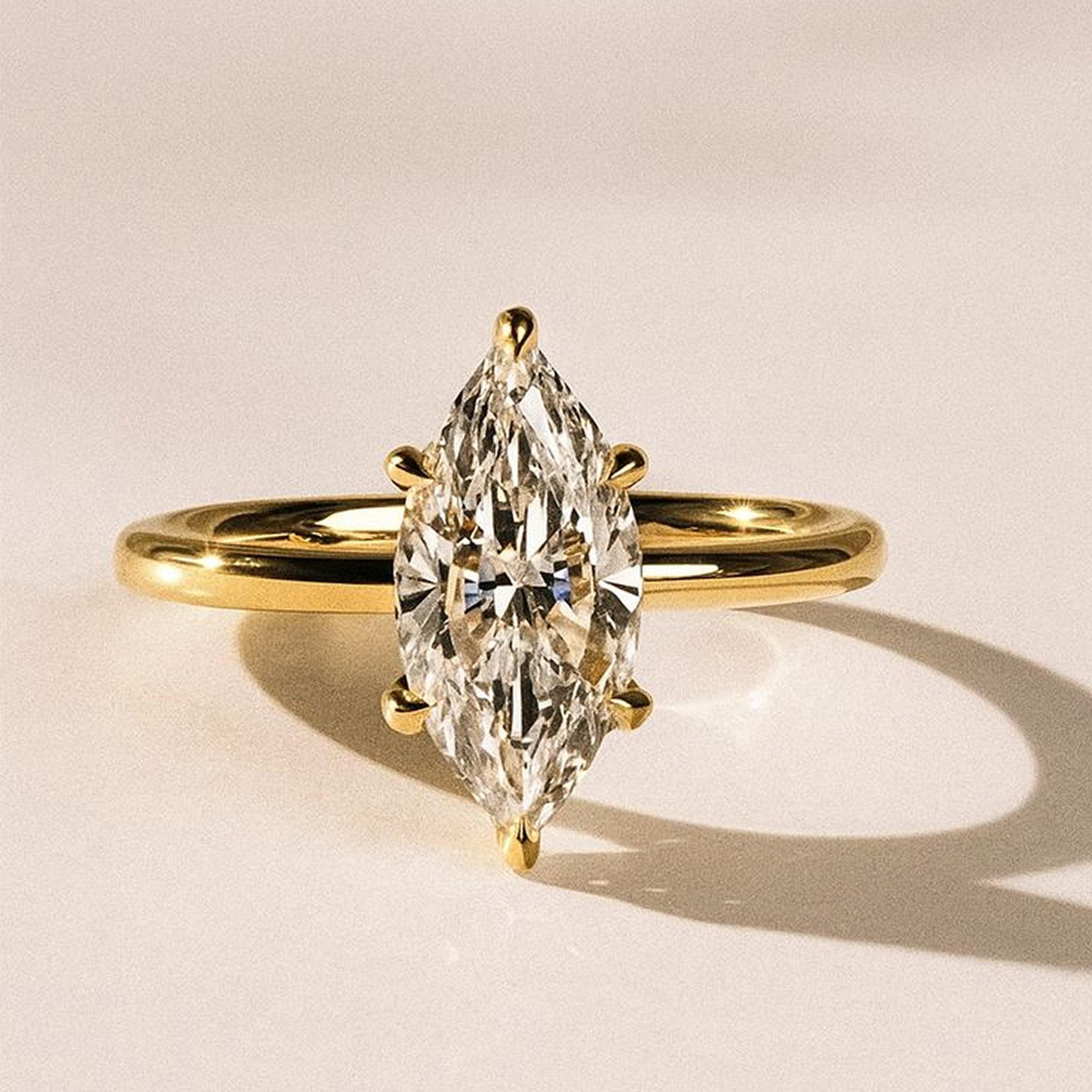 Diamante de laboratorio en un anillo de compromiso