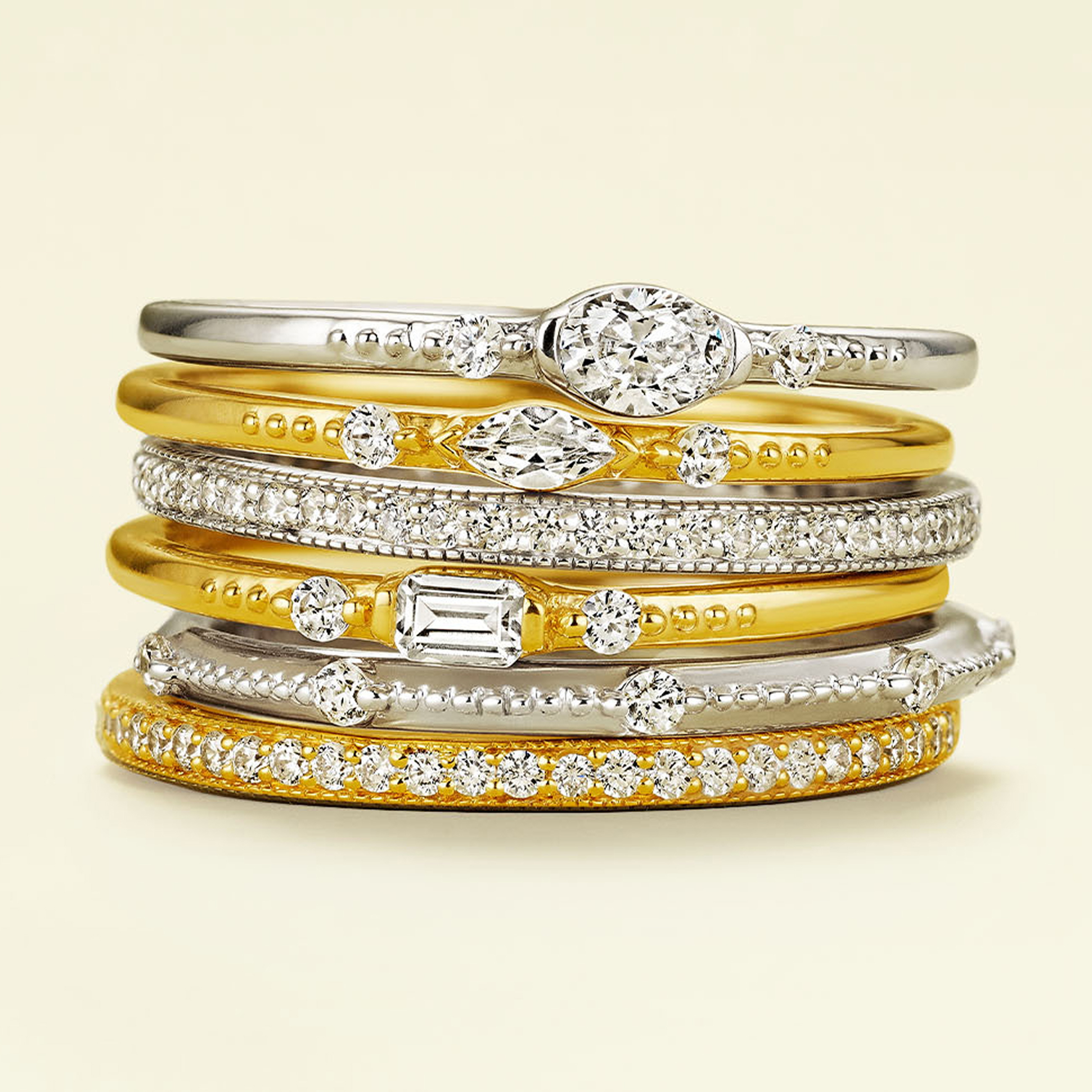 Anillo eternity con diamantes como regalo de aniversario